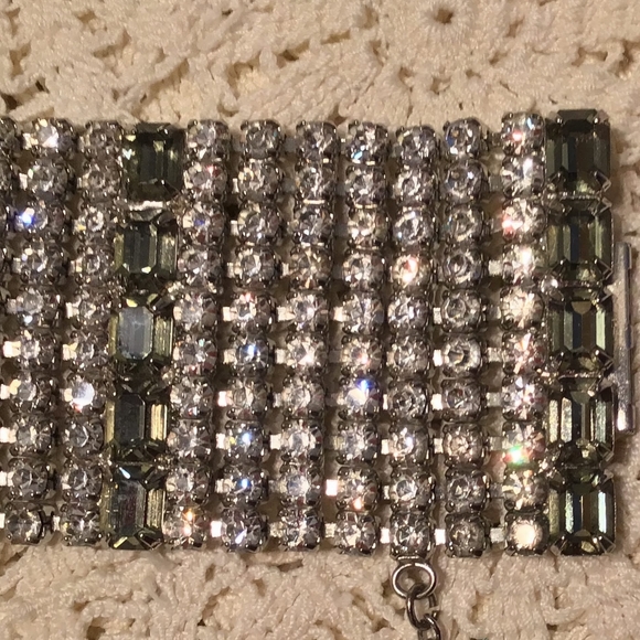 VINTAGE 1950's HIGH END 10 ROW CRYSTAL BRACELET, estate fresh - Picture 3 of 7